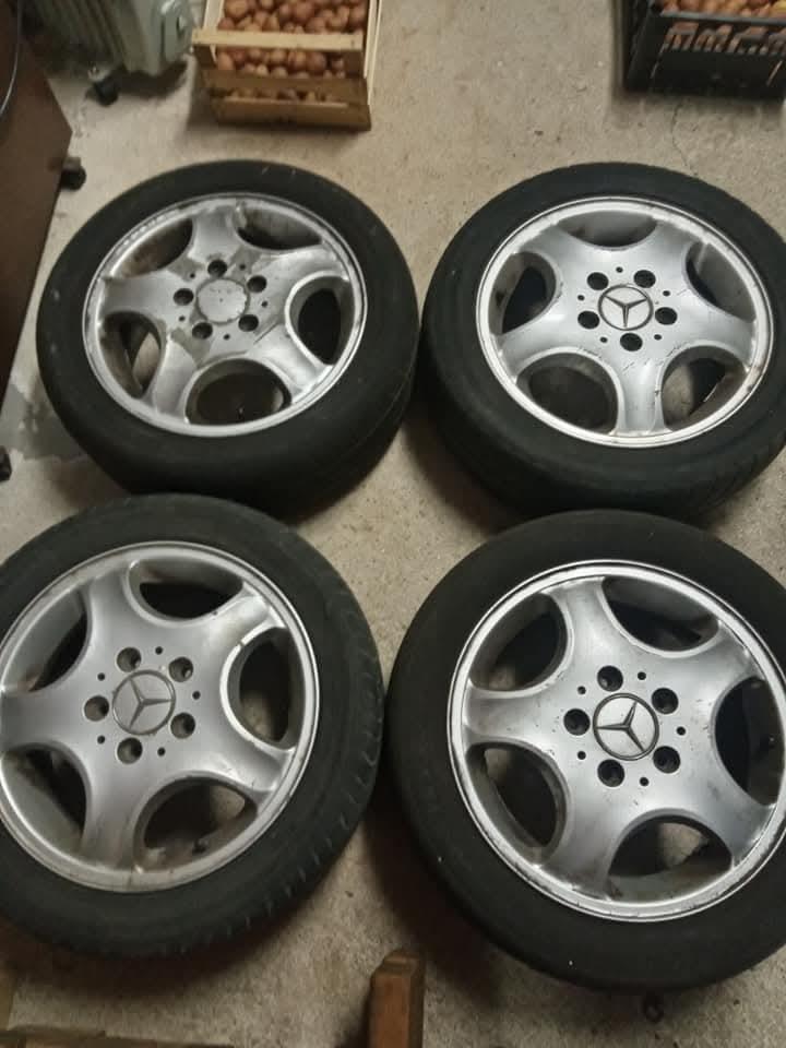 Prodajem auto dijelove i gume