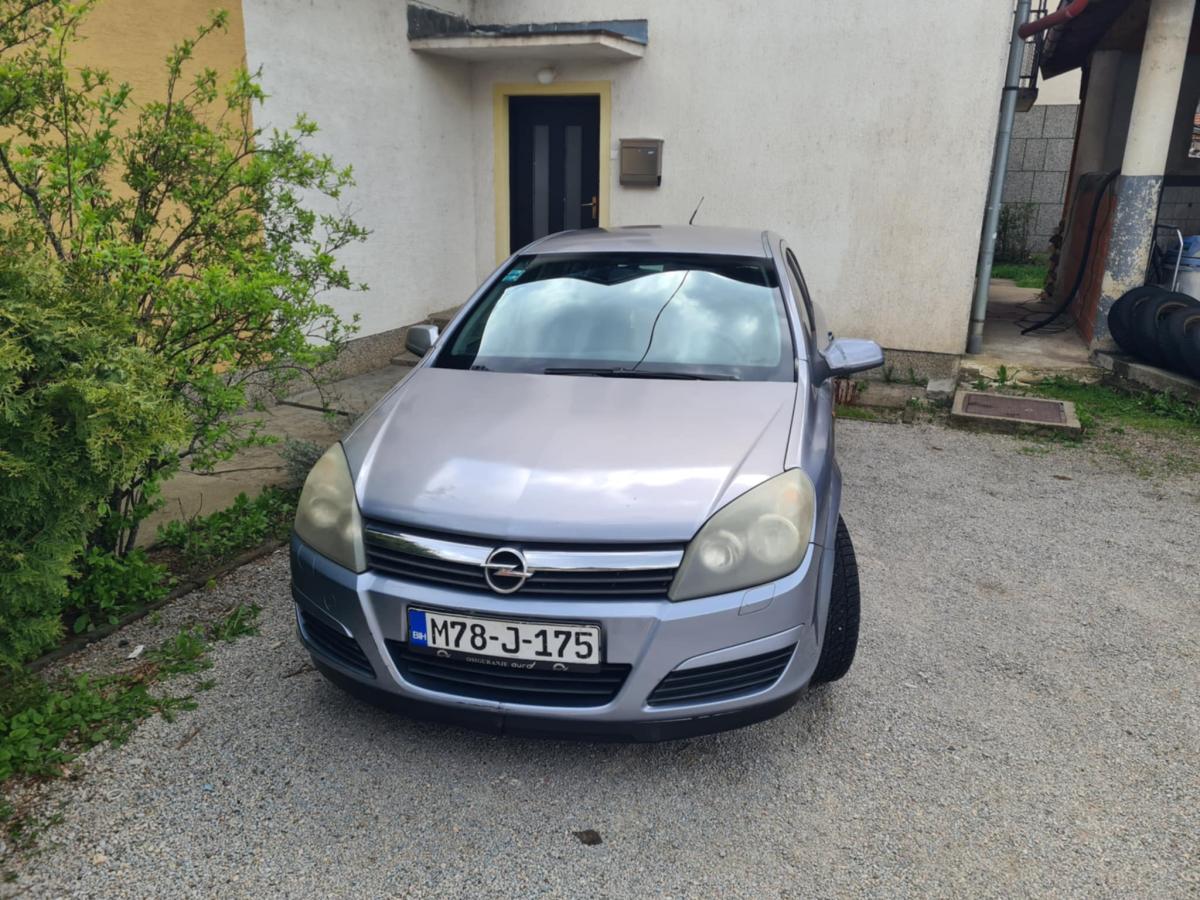 Prodajem automobil