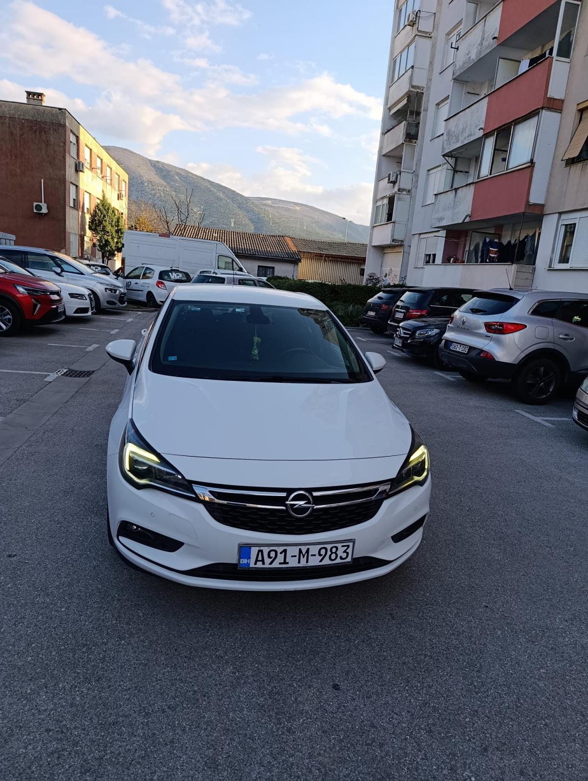 Prodajem Opel Astru 2018
