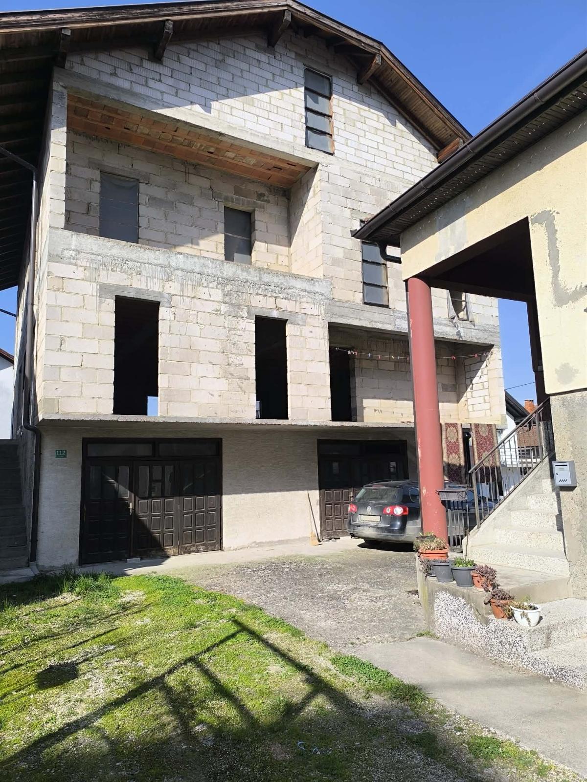 Prodajem kucu i zemljište 